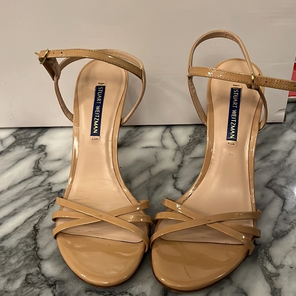 Stuart Weitzman Starla 105 Adobe Patent Leather Heels. - Picture 4 of 5